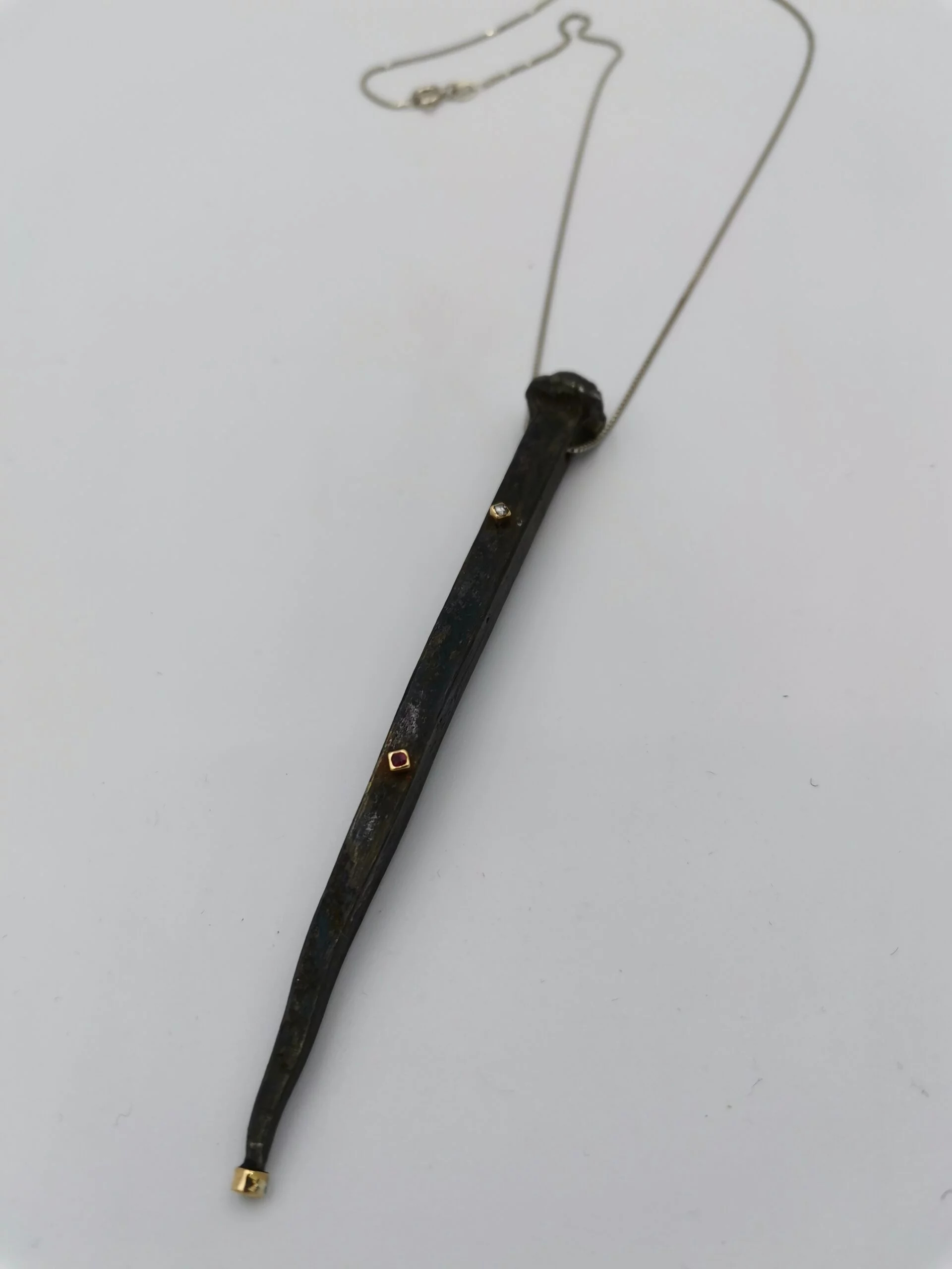 SG233 / Old iron nail with gold 750 - Image 1