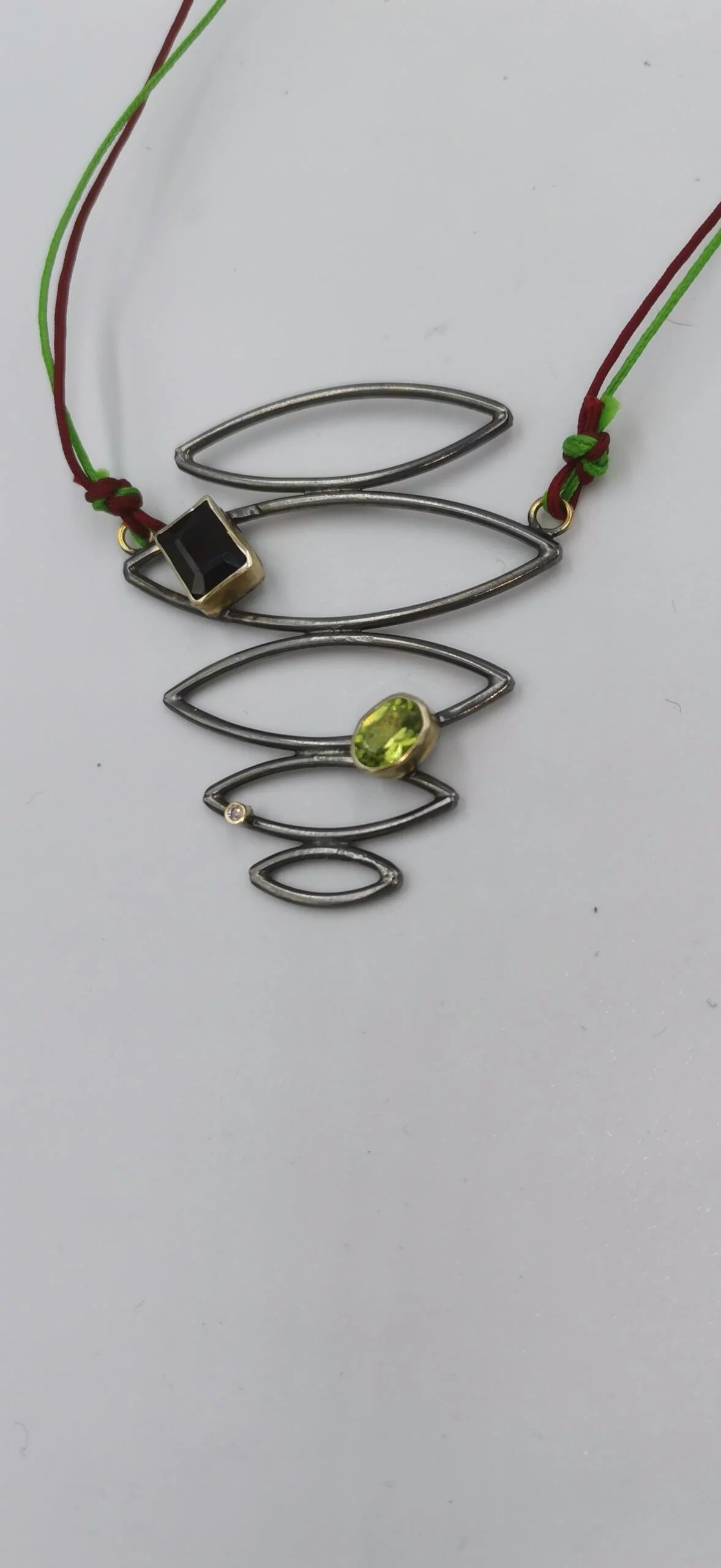 S127 / Silver garnet , brilliant and peridot pendant - Image 6
