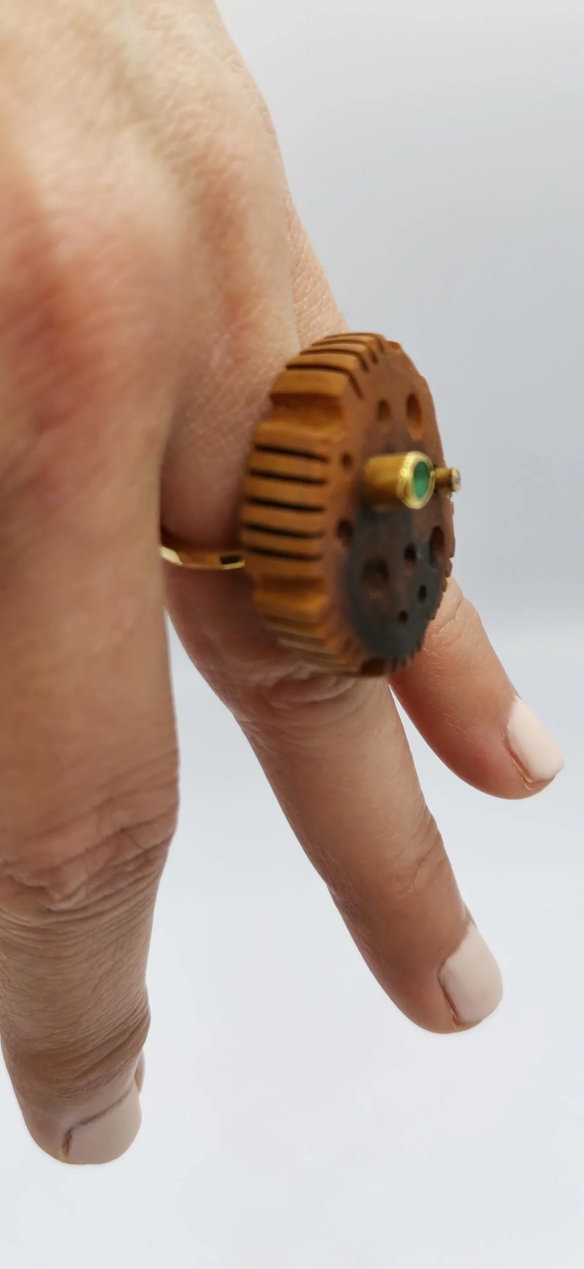 18G003 / Gold K18 emerald and brilliant ring - Image 4