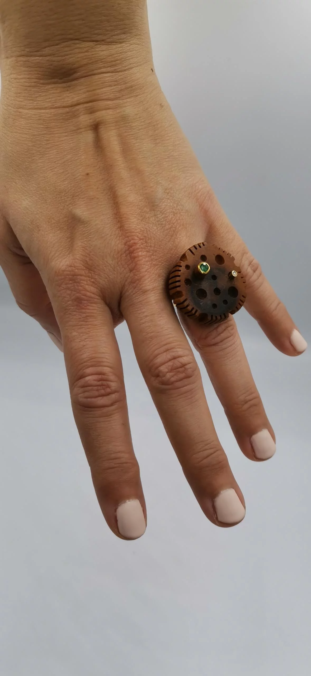 18G003 / Gold K18 emerald and brilliant ring - Image 1