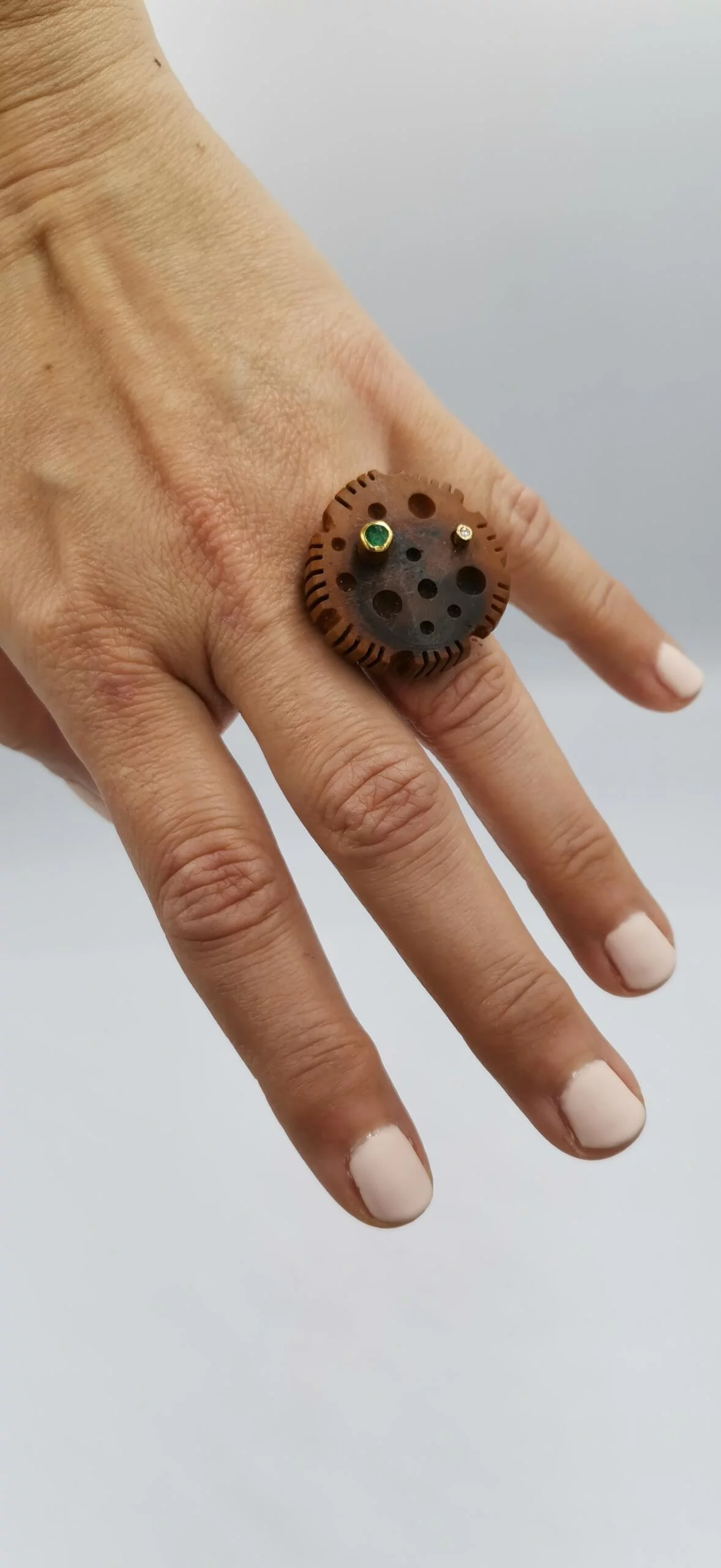 18G003 / Gold K18 emerald and brilliant ring - Image 6