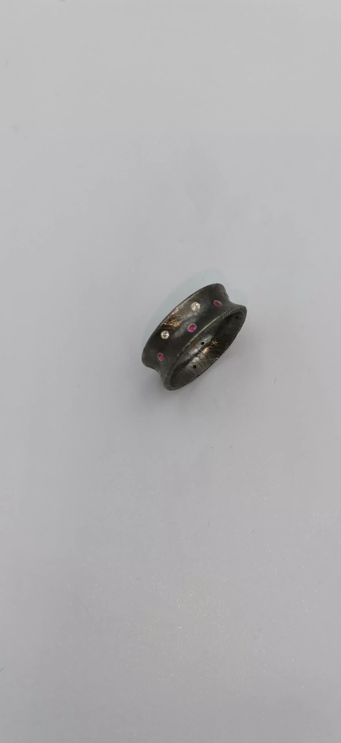 S070 / Silver rubies and brilliants ring - Image 2