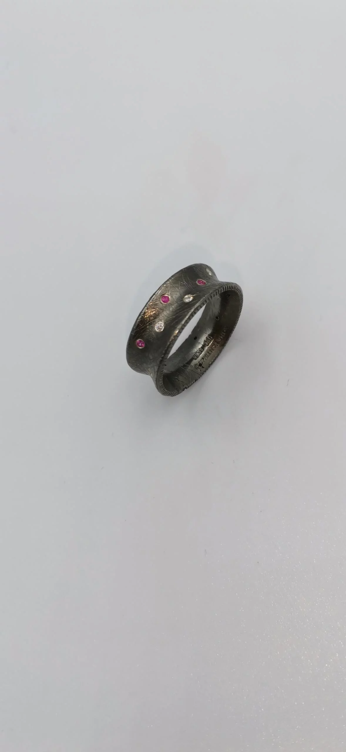 S070 / Silver rubies and brilliants ring - Image 3