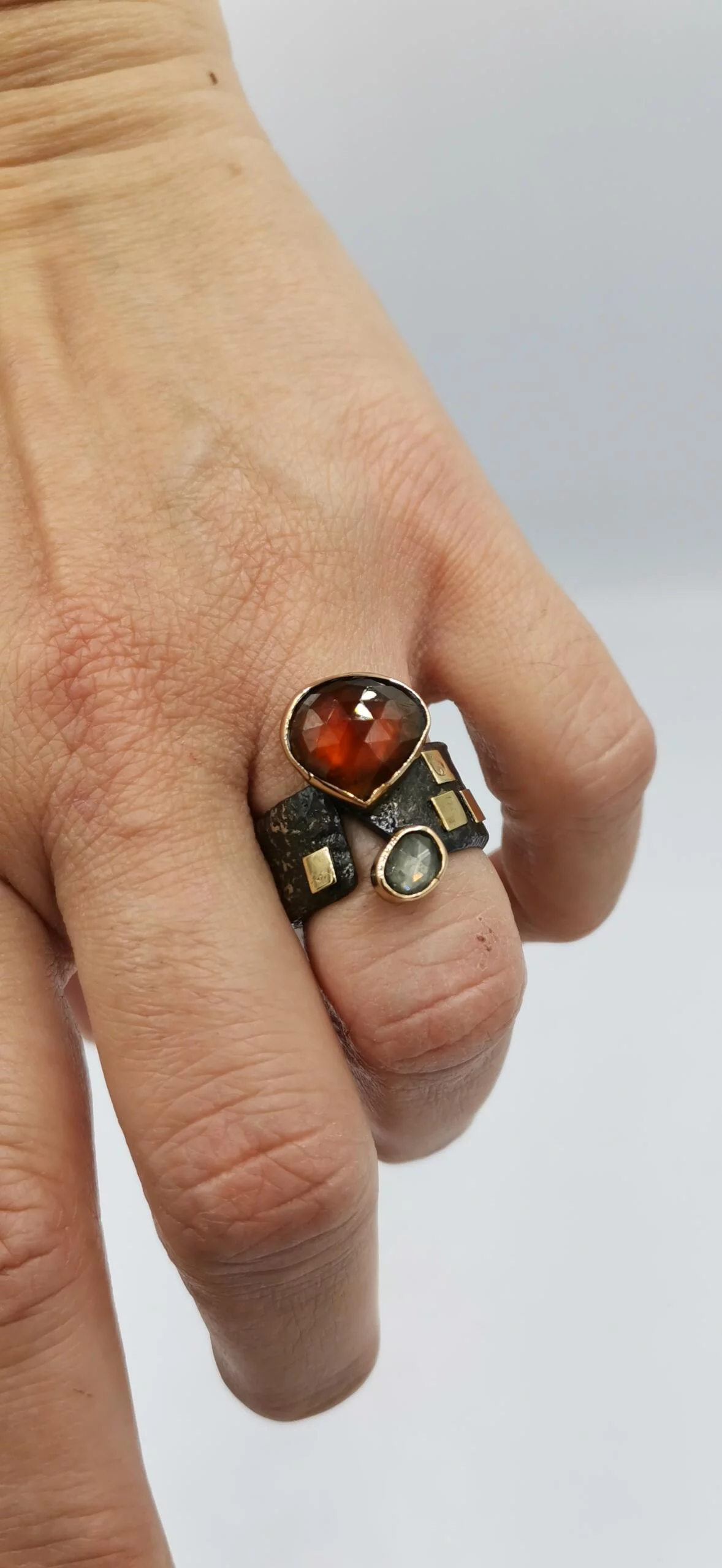 SG164 / Gold K18 and silver Hessonite garnet ring - Image 6