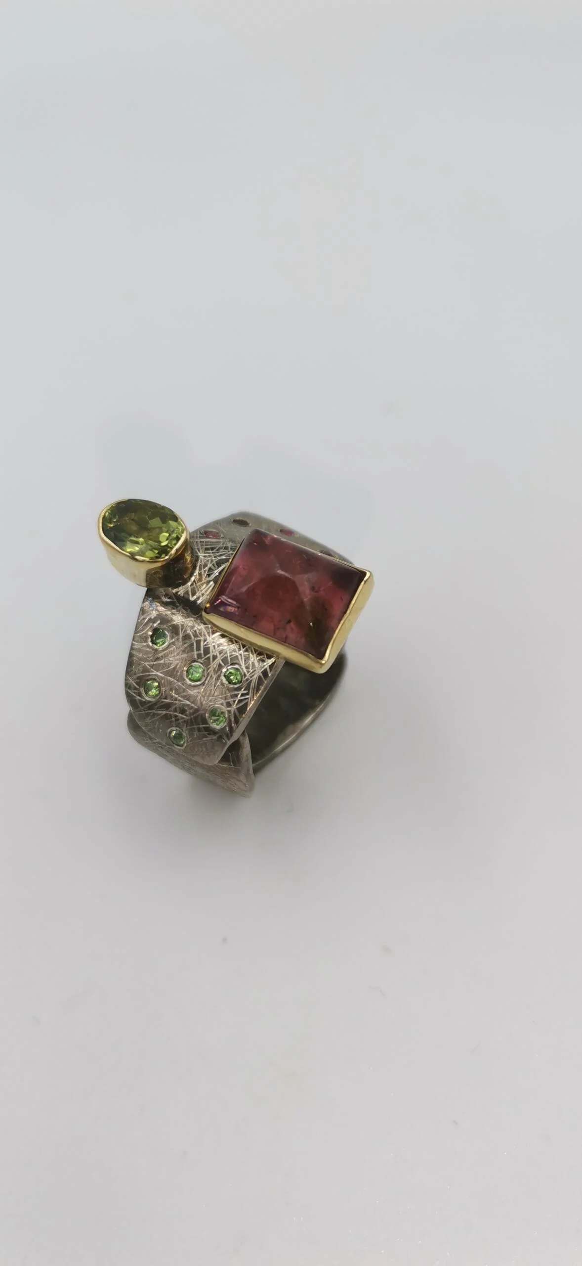 SG179 / Gold K18 and silver tourmalines,rubies,tsavorites ring - Image 2