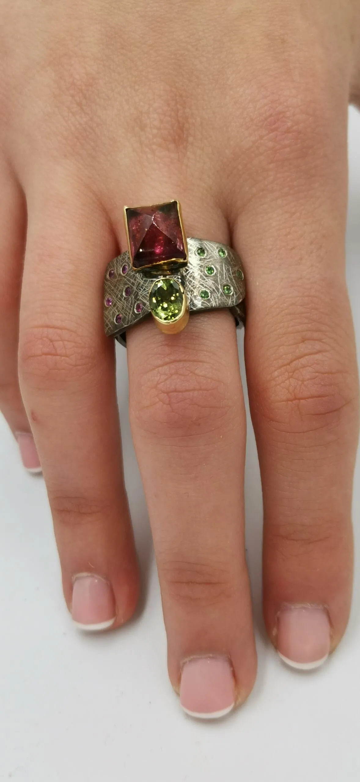 SG179 / Gold K18 and silver tourmalines,rubies,tsavorites ring - Image 7