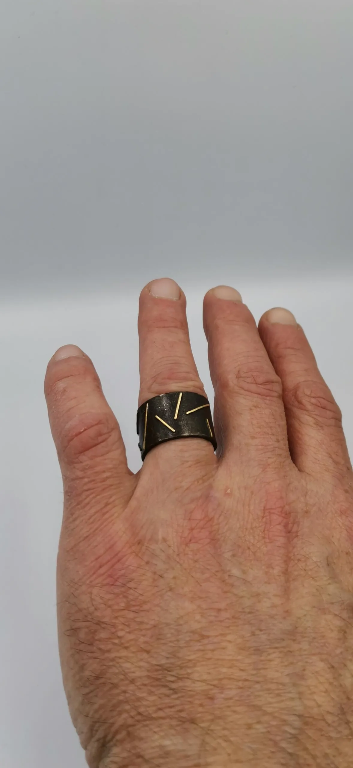 SG181 / Gold K18 and oxidized silver mens ring - Image 1