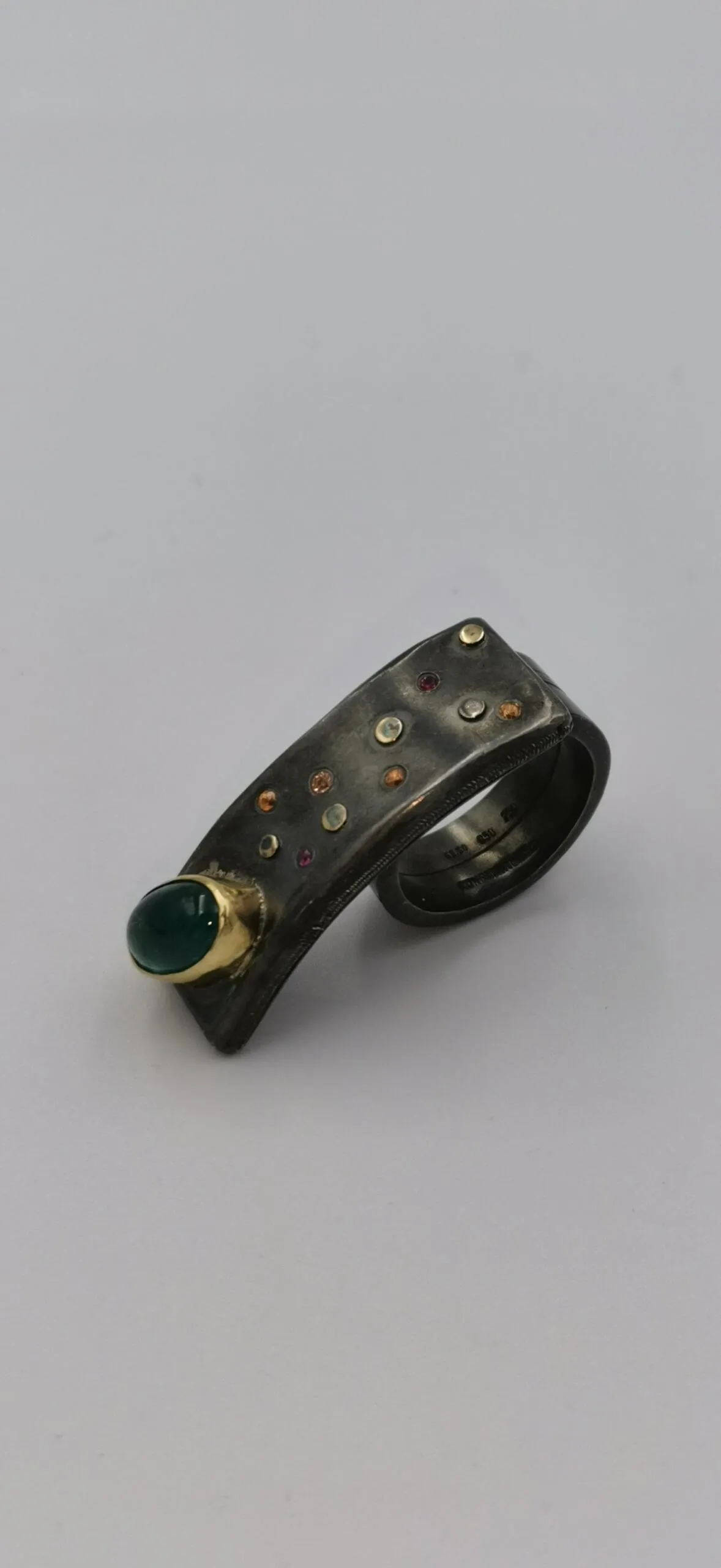 SG056 / Gold K18 and silver tourmaline,rubies,sapphires ring - Image 6