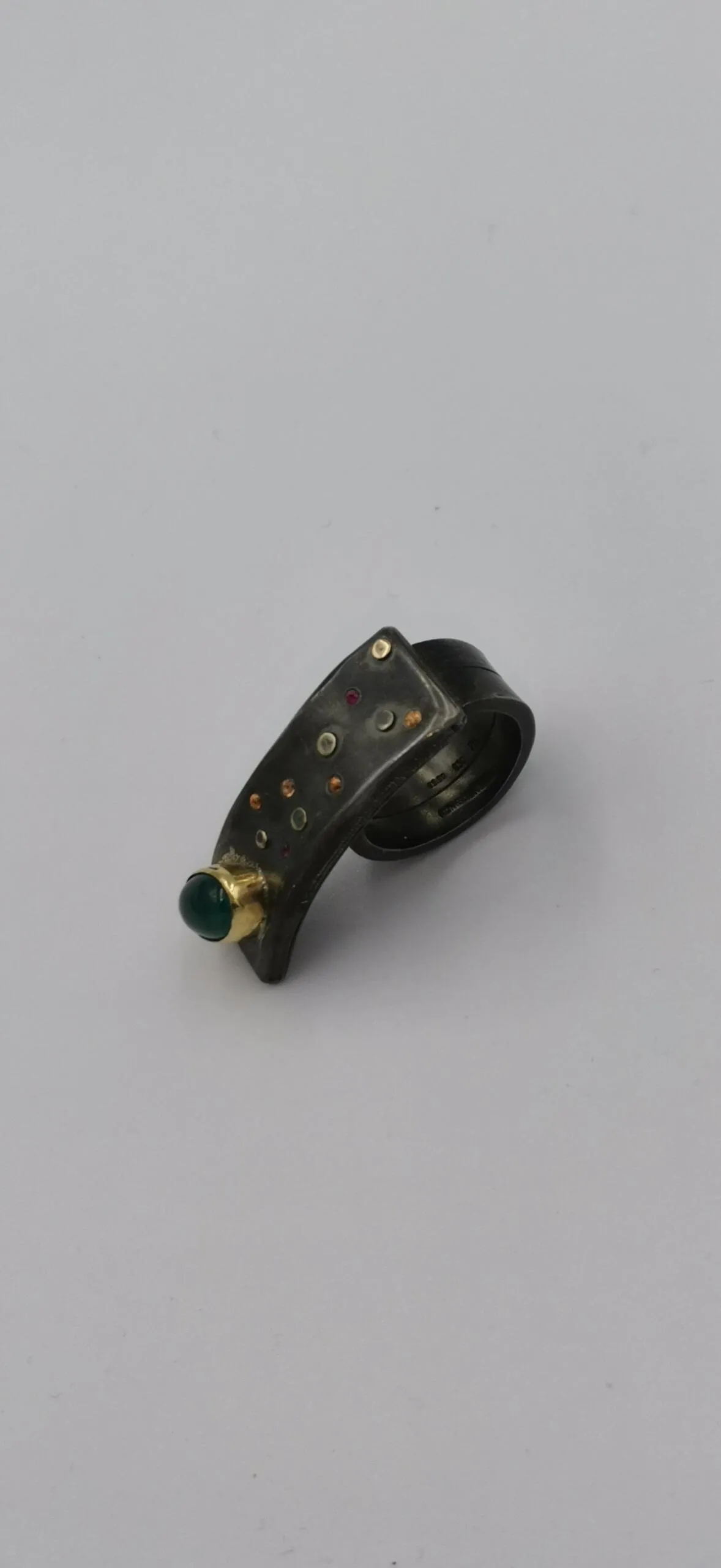 SG056 / Gold K18 and silver tourmaline,rubies,sapphires ring - Image 8