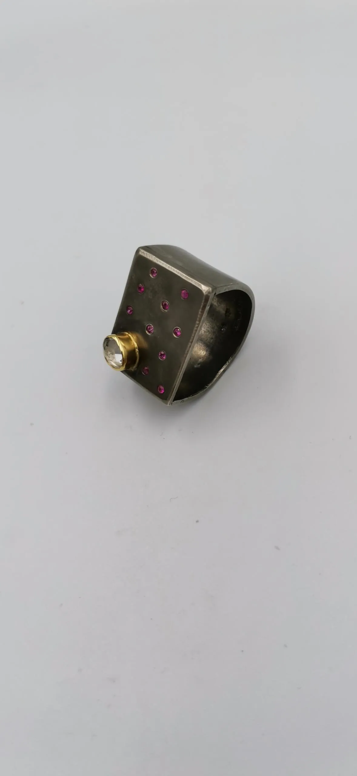 SG098 / Gold K18 and silver sapphire, rubies ring - Image 2