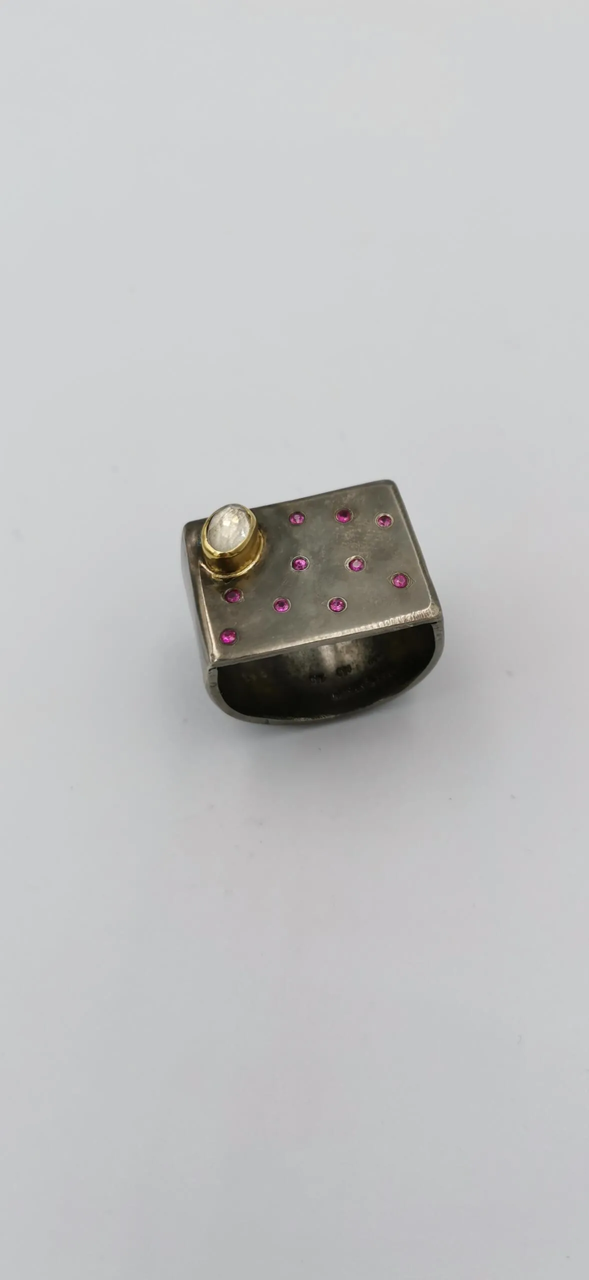 SG098 / Gold K18 and silver sapphire, rubies ring - Image 4