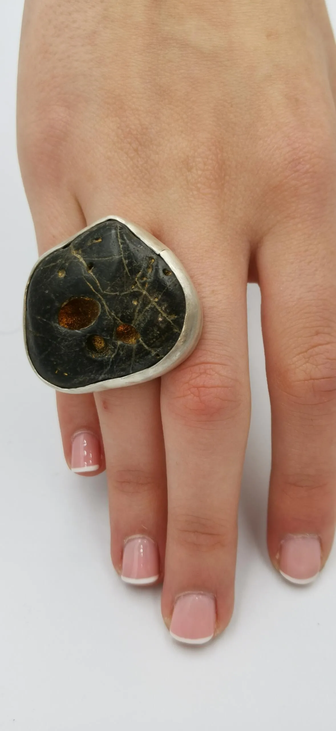 S003 / Silver pebble ring - Image 1