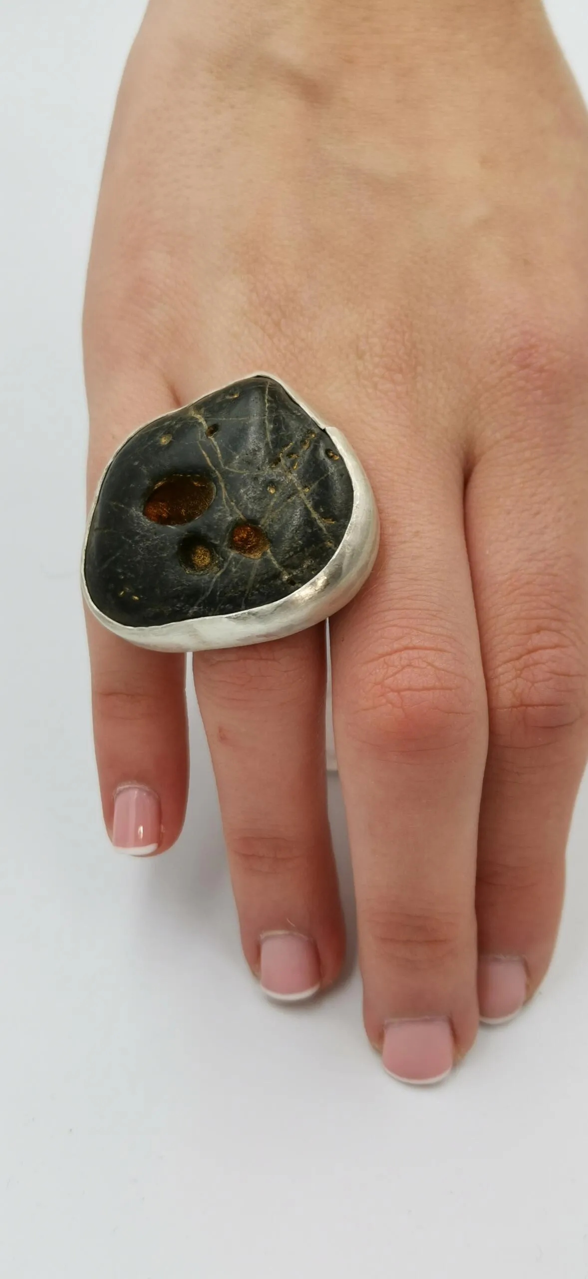 S003 / Silver pebble ring - Image 4