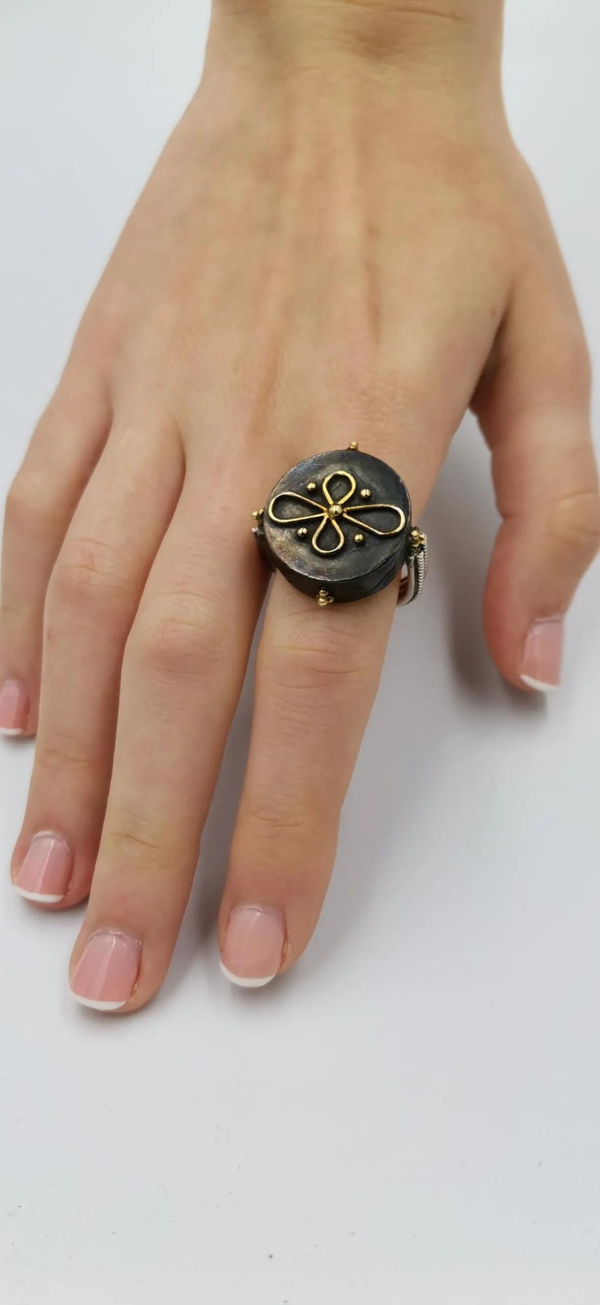 SG206 / Gold K22 and oxidized silver ring - Image 1