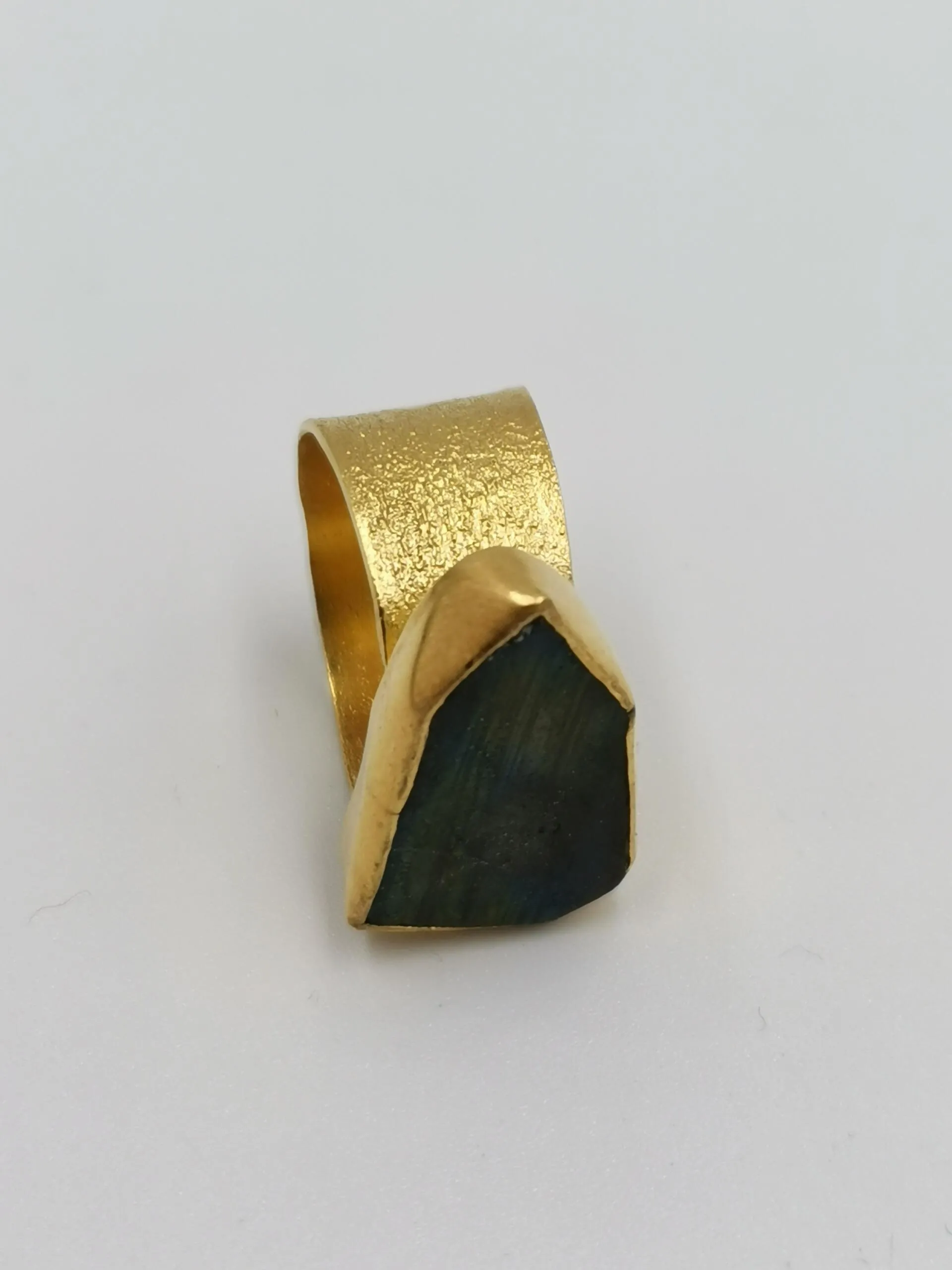 S589 / Silver labrodorite ring - Image 3