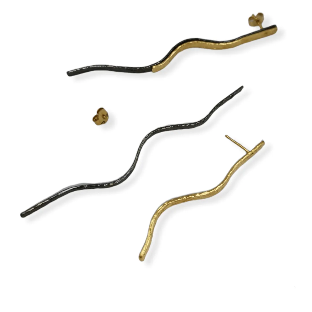 S660 / Silver hummered earrings - Image 3