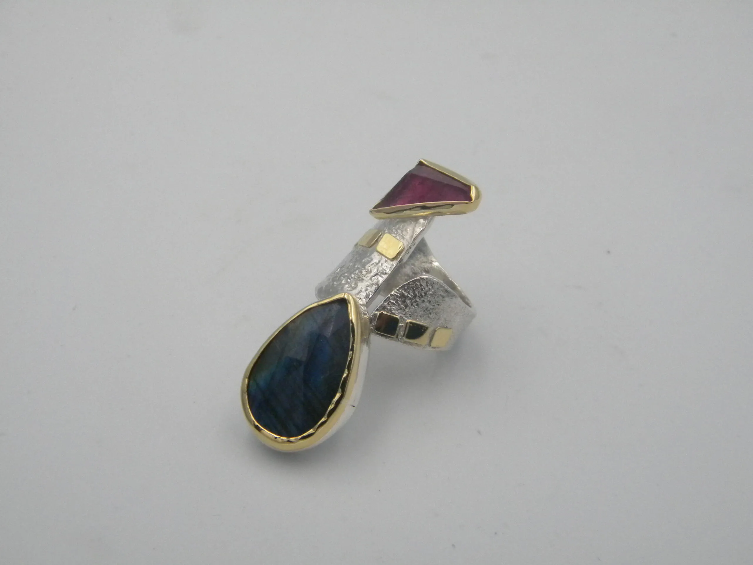 SG334 / Gold K18 and silver labradorate and tourmaline ring - Image 1