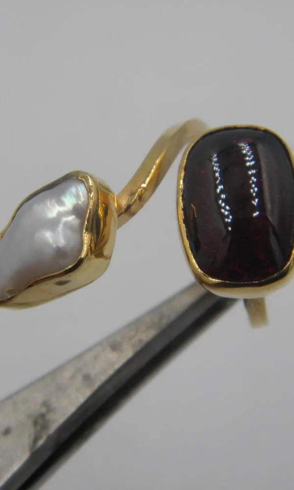 S764 / Silver garnet and baroque pearl ring