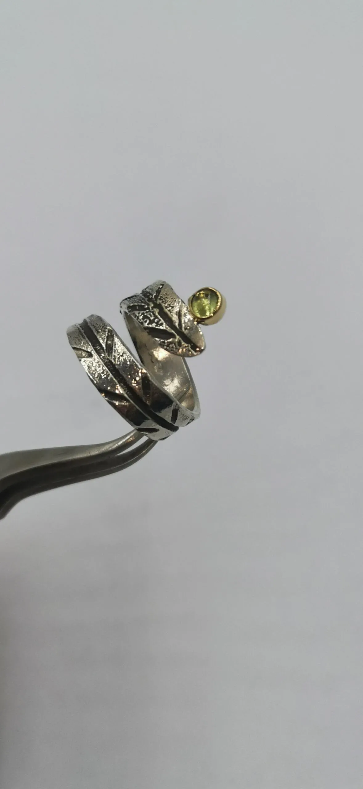 SG375 / Gold K18 and silver peridot ring - Image 2