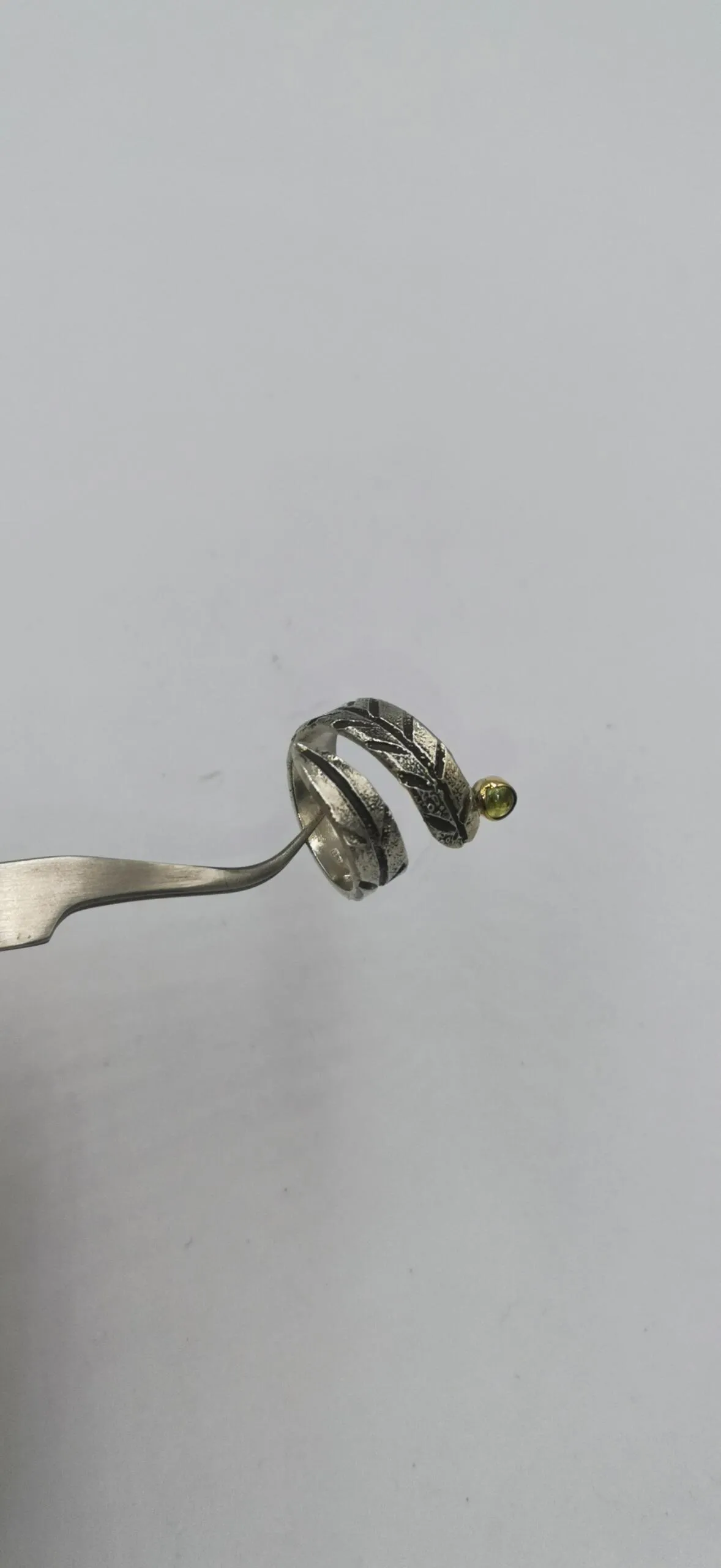 SG375 / Gold K18 and silver peridot ring - Image 5