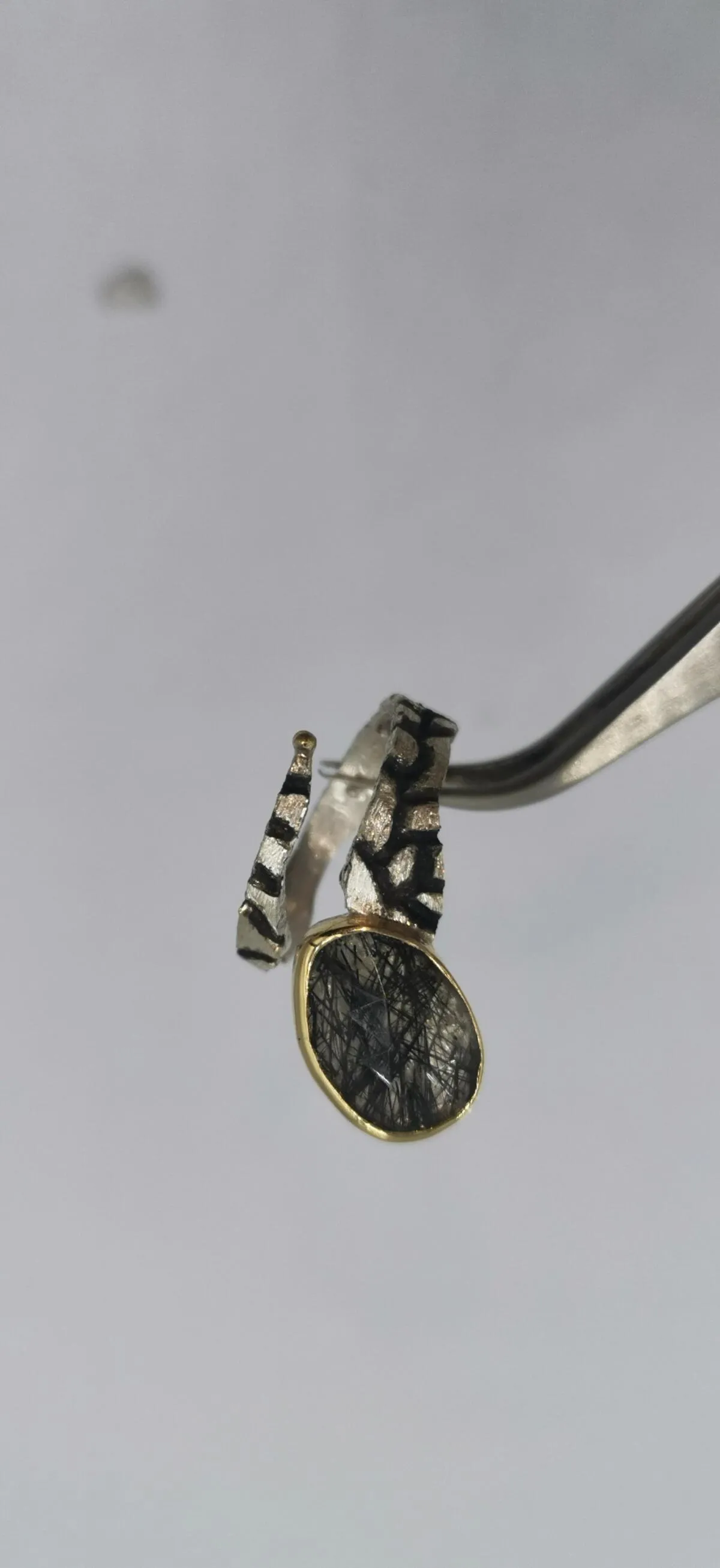 SG382 / Gold K18 and silver black rutilated quarz ring - Image 3