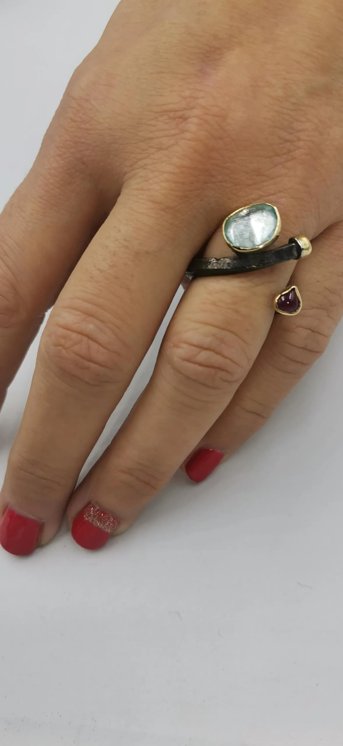 SG367 / Gold K18 and silver blue topaz , rubies ring - Image 1