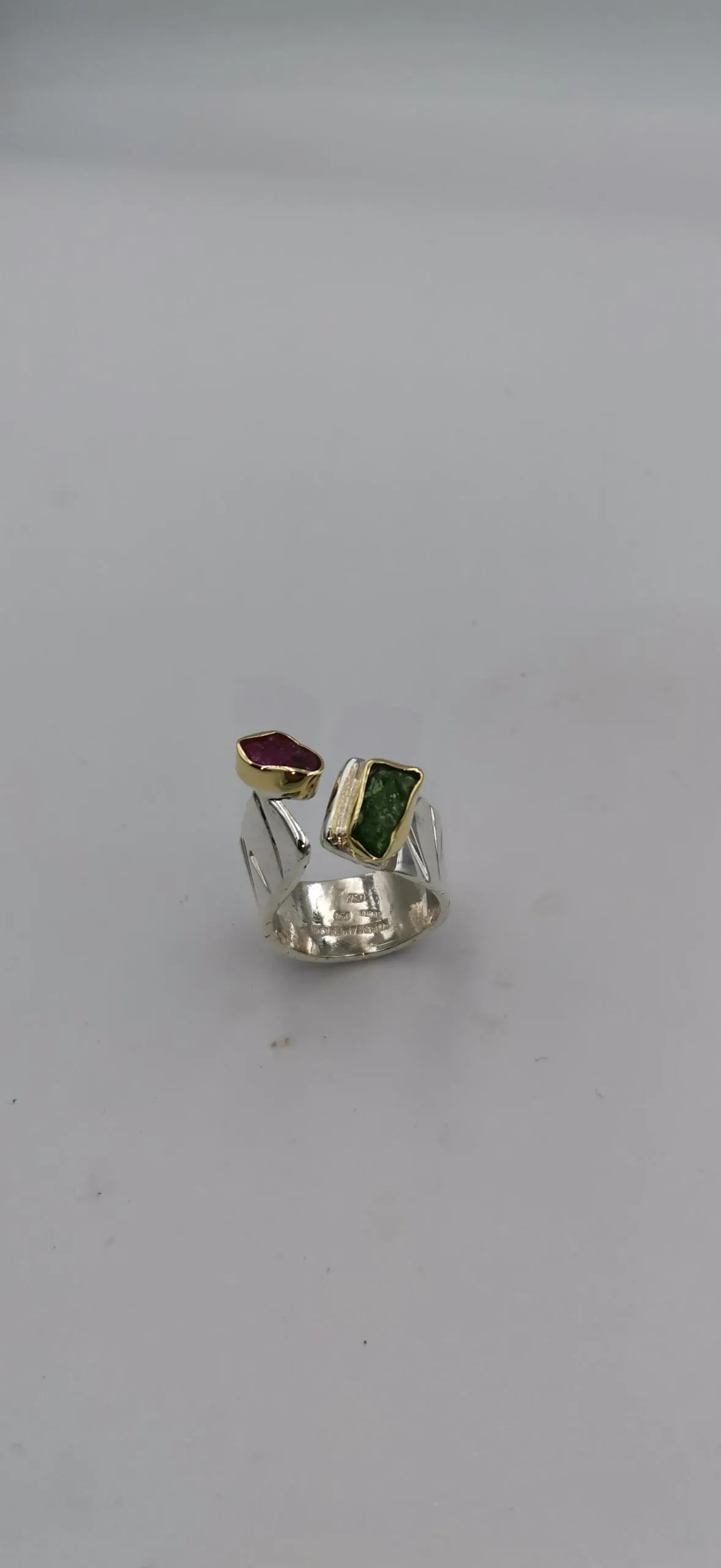 SG469 / Gold K18 and silver emerald , ruby ring - Image 1