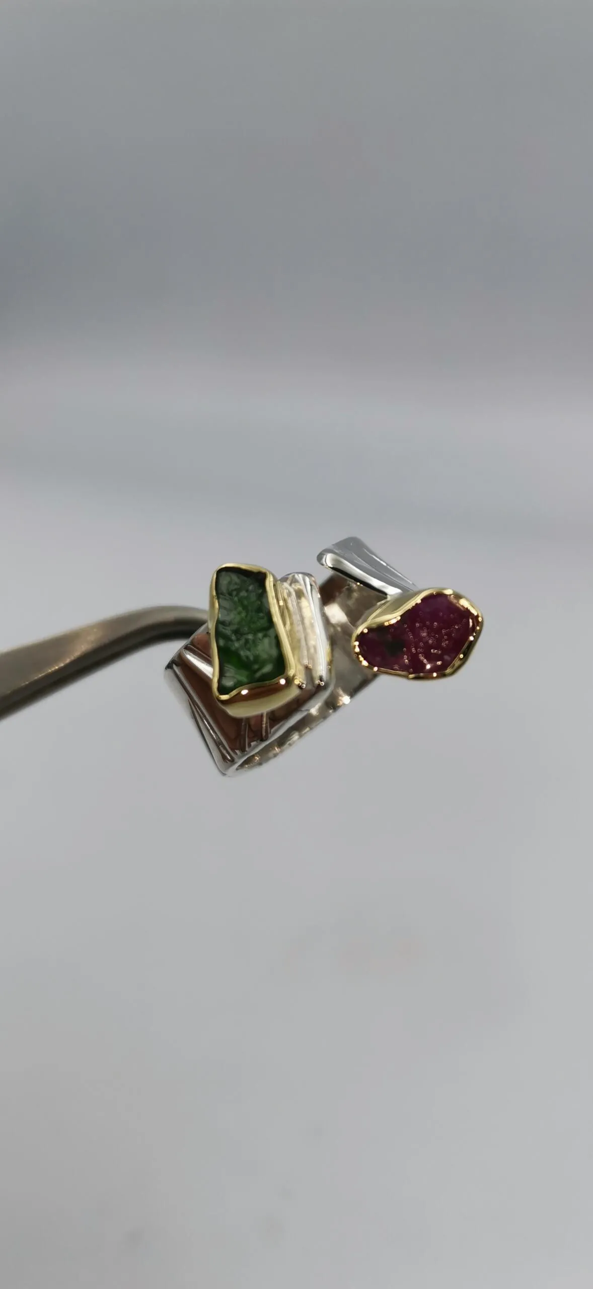 SG469 / Gold K18 and silver emerald , ruby ring - Image 2