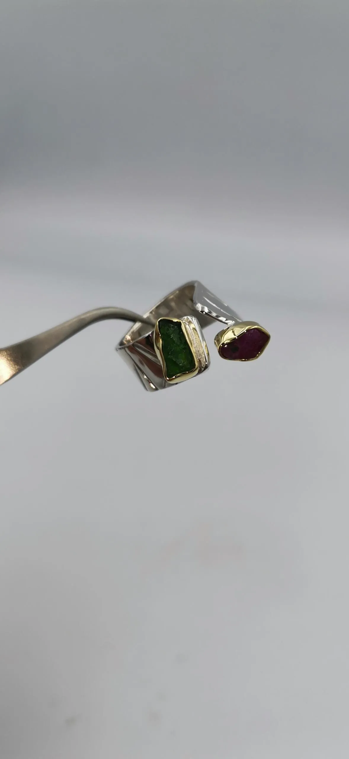 SG469 / Gold K18 and silver emerald , ruby ring - Image 4