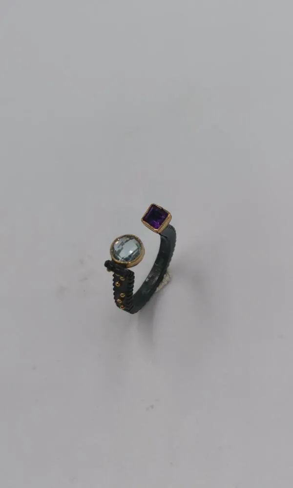 SG459 / Gold K18 and silver blue topaz , amethyst ring